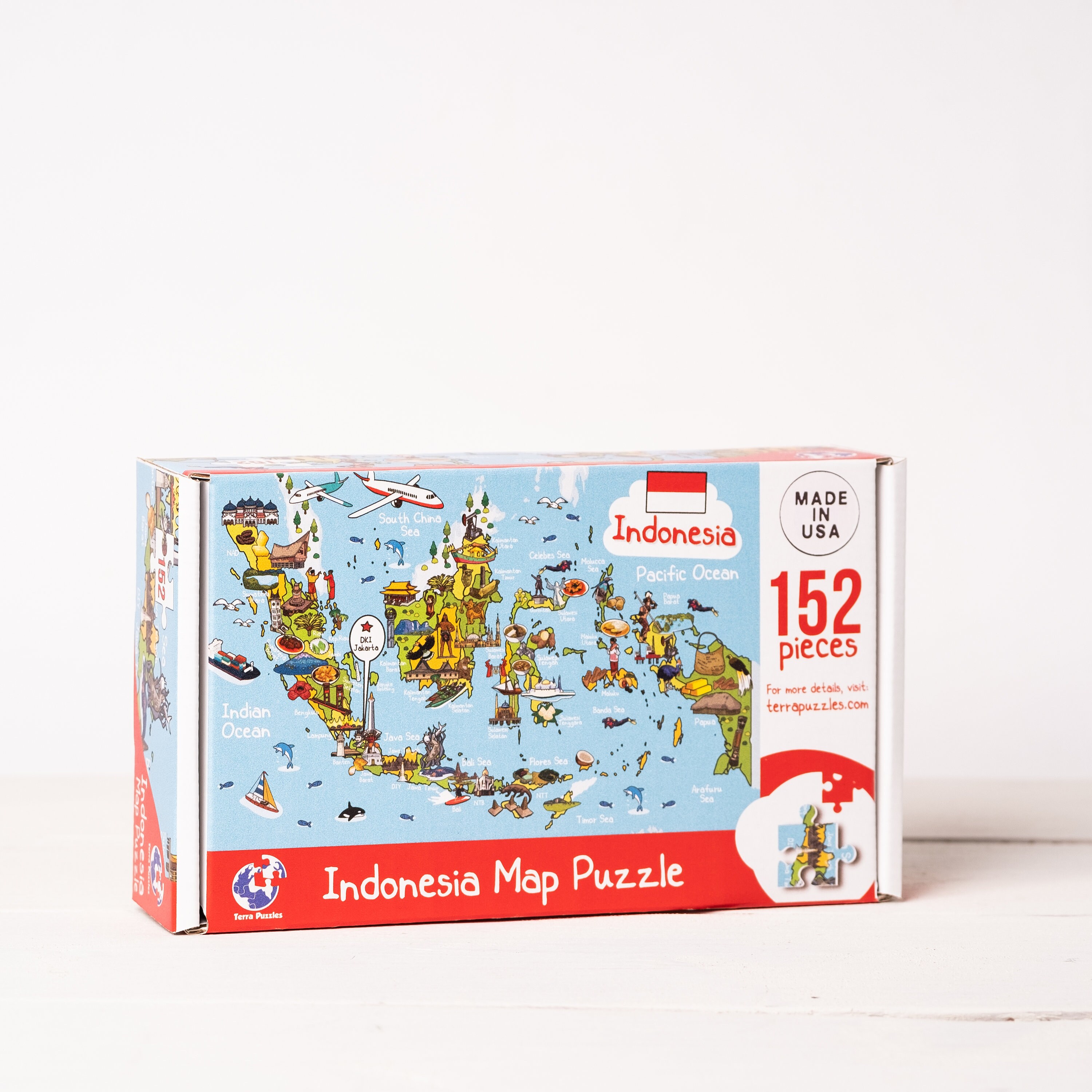 Puzzle carte d'Europe. Un jouet en bois pour la culture des enfants.