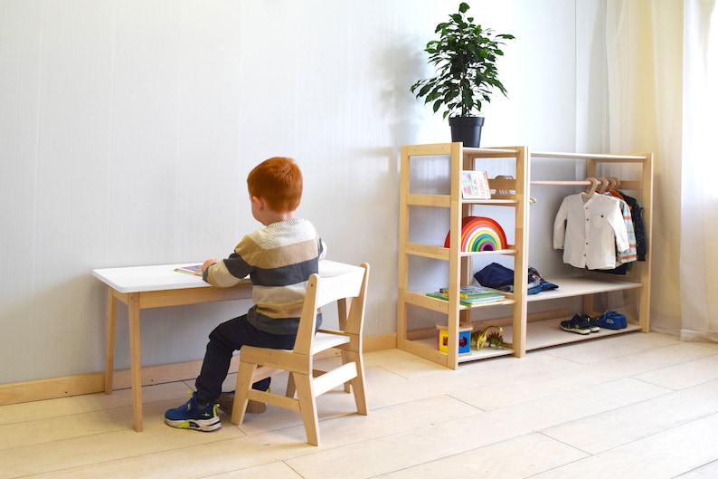 Sedia e tavolo in legno massello per bambini e neonati immagine 2