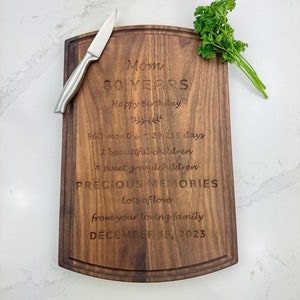 Planche à découper personnalisée, Planche à découper gravée, Cadeau fête des mères, Cadeau pour grand-mère, Famille, Cadeau 80e anniversaire, Capsule souvenir, 553