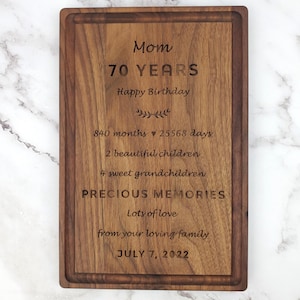 Planche à découper personnalisée, Planche à découper gravée, Cadeau pour la fête des Mères, Bonne fête des mères, Famille, Cadeau pour 70e anniversaire, Capsule souvenir, 195