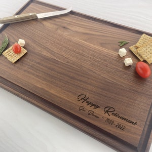 Planche à découper personnalisée, Planche à découper gravée, Cadeau de retraite, Cadeau d'entreprise, Bonne retraite, Retraité, 164