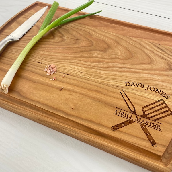 Planche à découper personnalisée, BBQ Themed, Grill Master, Planche à découper BBQ personnalisée, Cadeau pour papa, Cadeau de fête des pères, Cadeau de retraite, 136