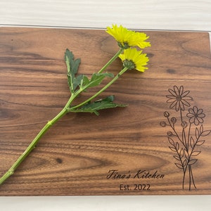 Personalized Cutting Board, Engraved Cutting Board, Mothers Day Gift, Happy Mothers Day, Daisies, Gift for Mom, Bouquet of Daisies, 152