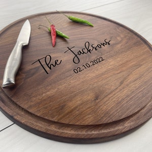 Personalized Circular Cutting Board, Engraved Round Cutting Board, Couples Gift, Wedding Gift, Anniversary Gift, Cheese Board, 068