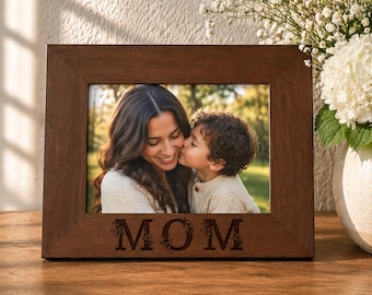 Personalized Mom Picture Frame, Engraved Wooden Frame, Mother’s Day Gift from Kids, Custom Photo Frame for Mom, Floral Home Decor, 189