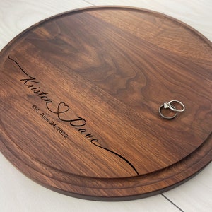Personalized Circular Cutting Board, Engraved Round Cutting Board, Wedding Gift, Anniversary Gift, Engagement Gift, Couples Gift, 074