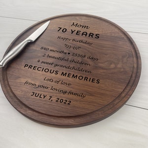 Planche à découper circulaire personnalisée, planche à découper ronde gravée, cadeau de fête des mères, famille, cadeau du 70e anniversaire, capsule mémoire, 195