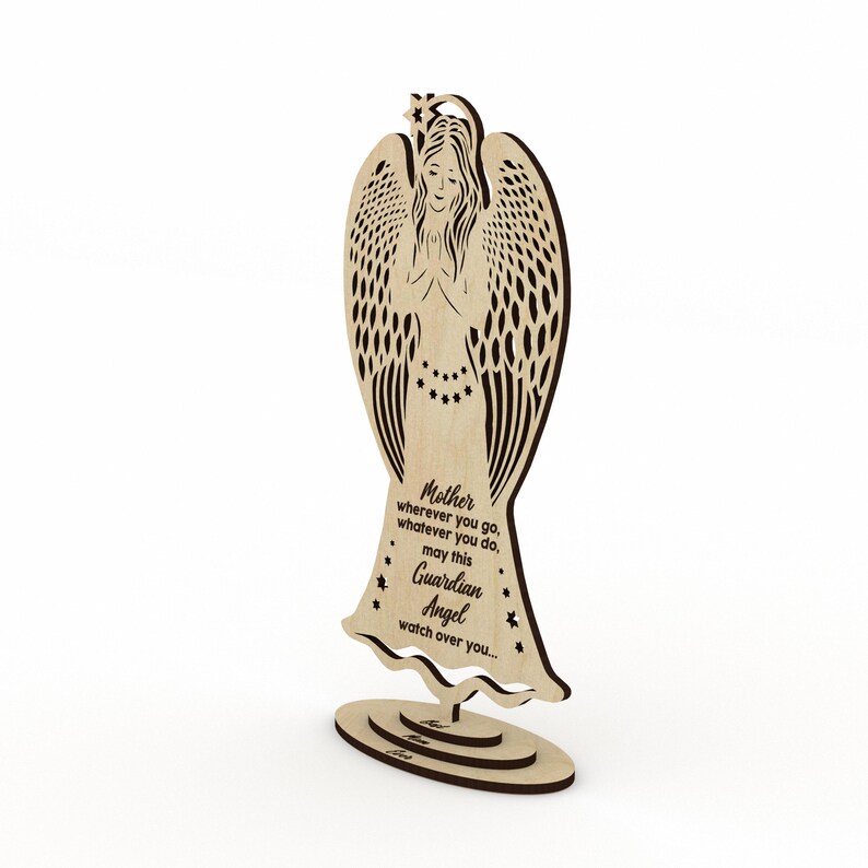 K&ouml;nnte beinhalten: Holzengelfigur mit einem Stern auf dem Kopf und einer Botschaft, die lautet: "Mutter, wohin du auch gehst, was du auch tust, m&ouml;ge dieser Schutzengel &uuml;ber dich wachen..."