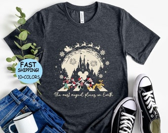 Disney The Most Magical Place On Earth-shirt, Disney Family-kersttrui, Disney-kerstshirt, Retro Mickey and Friends-kersthoodie