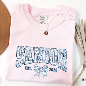 Comfort Colors Senior 2026 Shirt, Floral Senior 2026 Gift, coquette Bow Class of 2026 Shirt, Blue Bow Senior 2026 Shirt, Graduation 2026 Tee