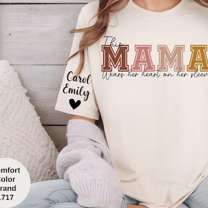 Personalisiertes Mom Shirt: Comfort Colors &#39;Mama Heart On Sleeve&#39; T-Shirt
