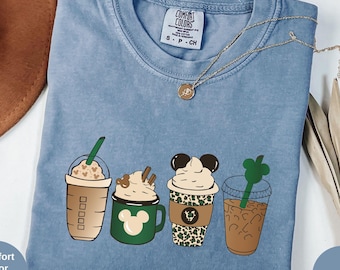 Camiseta Disney Snacks Coffee de Comfort Colors®, camiseta Disney Drink Coffee, camisetas de Epcot, camiseta de café y Disney, camiseta de Disney Coffee Lover
