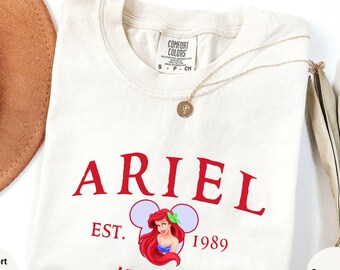 Komfortfarben Disney Prinzessinnen Charaktere Shirts, Disney Prinzessinnen Schloss Shirt, Prinzessinnen Geburtstagskind Geschenk, Disney Prinzessinnen Gruppe Reise T-Shirt