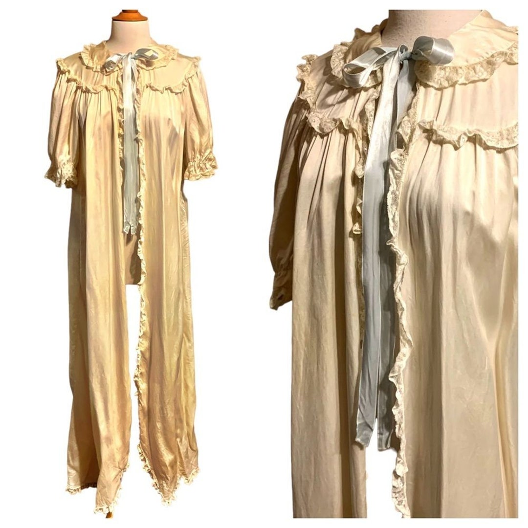 Old Style Robe Vintage Chevette Victorian Cream Silk and Lace Trimmed Robe Regencycore ...