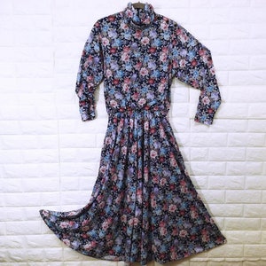 Vintage 80er Jahre Stuart Alan Floral Midi Kleid Sz-10 Taschen Bescheidener Mockneck Langarm Kreisrock