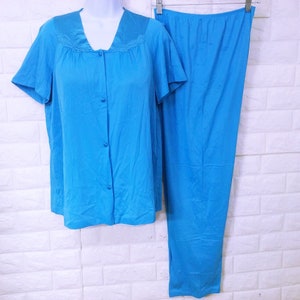 Vintage 90s Vanity Fair 2pc Pajama Set Lady-M(8) Floral Apliques Botones-Up PJ Top Comfort Pant Periwinkle Azul