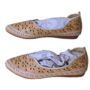 Vintage Zara Nepalese Stylized Jootis Ballet Flats size US-6.5 EUR-37 Embroidered Daisy Eyelet Leather Upper Tan White Ethnic Boho Comfort image 3