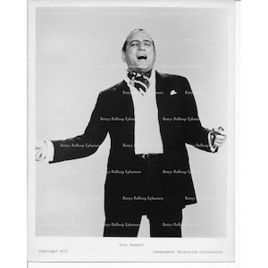 Tony Bennett Press Photograph Singing Original 10x8 B/W Glossy Ephemera Independent TV Corp 1971