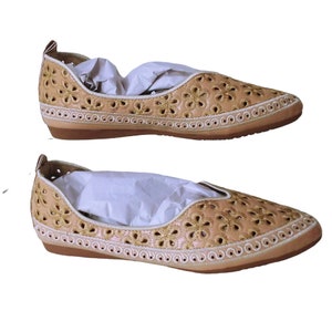 Vintage Zara Nepalese Stylized Jootis Ballet Flats size US-6.5 EUR-37 Embroidered Daisy Eyelet Leather Upper Tan White Ethnic Boho Comfort image 2