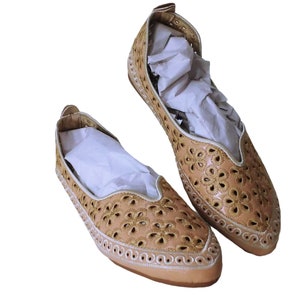 Vintage Zara Nepalese Stylized Jootis Ballet Flats size US-6.5 EUR-37 Embroidered Daisy Eyelet Leather Upper Tan White Ethnic Boho Comfort image 4