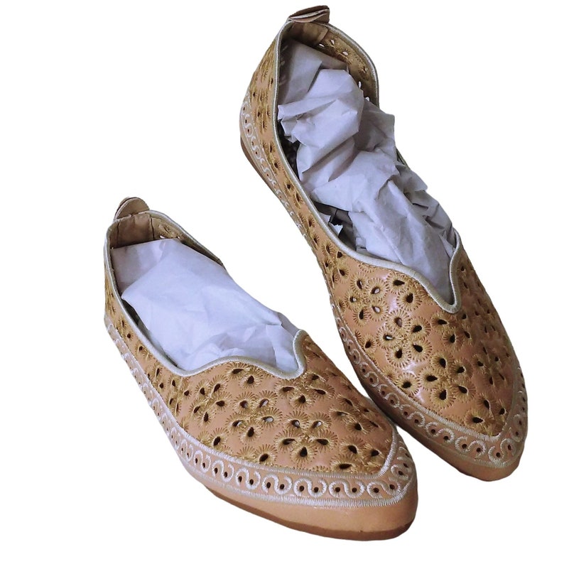 Vintage Zara Nepalese Stylized Jootis Ballet Flats size US-6.5 EUR-37 Embroidered Daisy Eyelet Leather Upper Tan White Ethnic Boho Comfort image 4