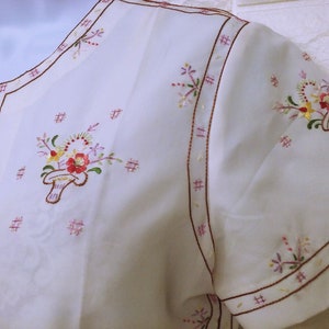 Vintage 80s Hand Embroidered Asian Blouse Floral-Baskets Daffodil China-made Ladies-M Delicate Feminine Semi-Sheer Hidden Button-front