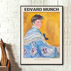 Puede incluir: Un póster vintage con una pintura de Edvard Munch titulada "Retrato de Hanni Esche" de 1905. La pintura representa a una mujer con cabello oscuro que lleva un chal con estampado azul y blanco sobre un fondo amarillo.