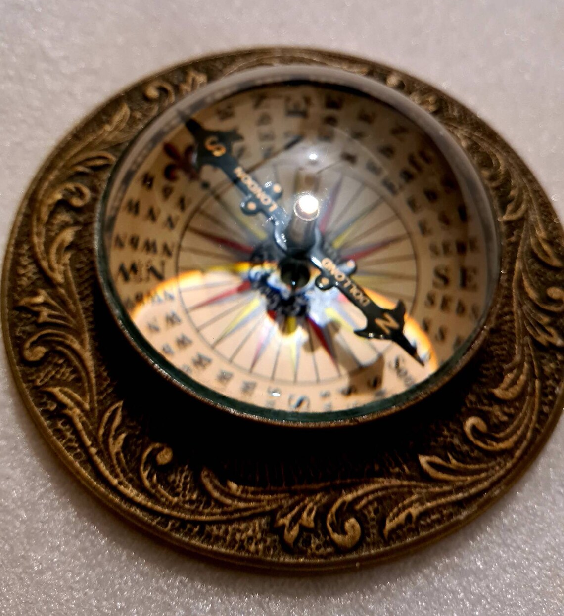 Round Magnifying glass compass Etsy