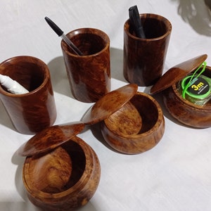 wooden thuya burl Three boxes of fine wood grain in a circular shape and three cups to pens in the office, boxes and cups total 6 pieces