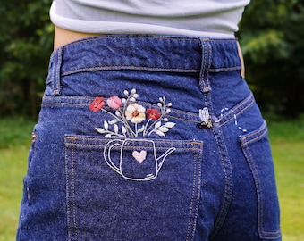 Schema di ricamo ape e fiore: abbellimento fai da te in denim (schema PDF)