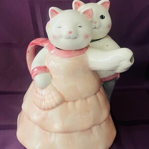 Happy kitty couple tea pot by applesauce, Inc.