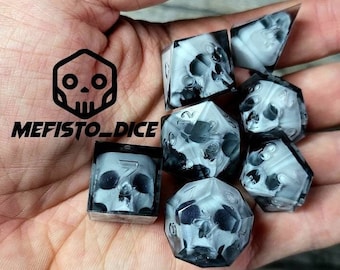 Dnd dice set for Dungeons and Dragons Set D&D white skull and black resin skull dice warlock Polyhedral dice set - D20 D12 D10 D8 D6