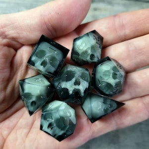Dnd Dice set fluo for Dungeons and Dragons dices handmade nightmare warlock D20 D12 D10 D8 D6 D4