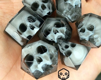 Dnd dice set for Dungeons and Dragons Set D&D white skull and black resin skull dice warlock Polyhedral dice set - D20 D12 D10 D8 D6