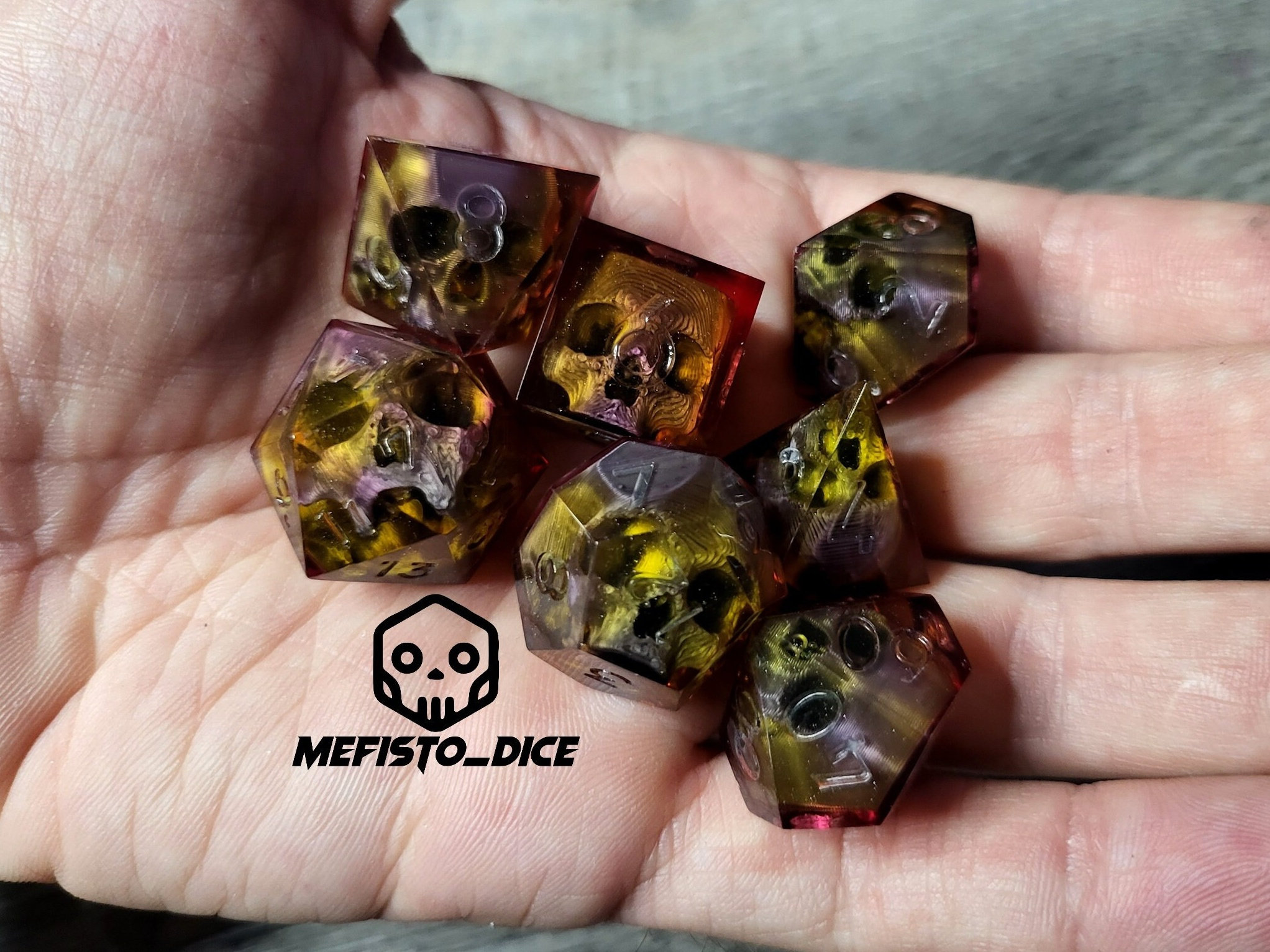 Cusdie Ensemble de 7 dés polyédriques DND, dés D&D, ensemble de dés crâne pour jeux de rôle sur table TTRPG Donjons et Dragons (crâne avec algues