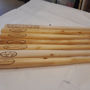 Personalisierte benutzerdefinierte Hand Made DEKORATIVE ASPEN WOOD Baseballschläger. Volle Größe. Diese schönen Fledermäuse werden nicht von einem externen Verkäufer gekauft.