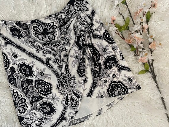 Caroline Constas New York Black & White Paisley P… - image 1