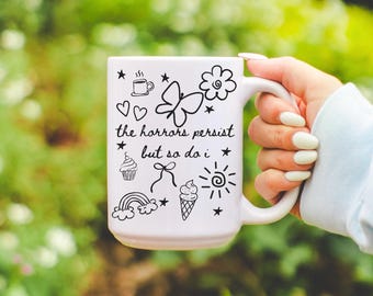 Taza "Los Horrores Persisten", linda y divertida taza para maestras, para la oficina, regalo para la mejor amiga, taza de café moderna, divertida