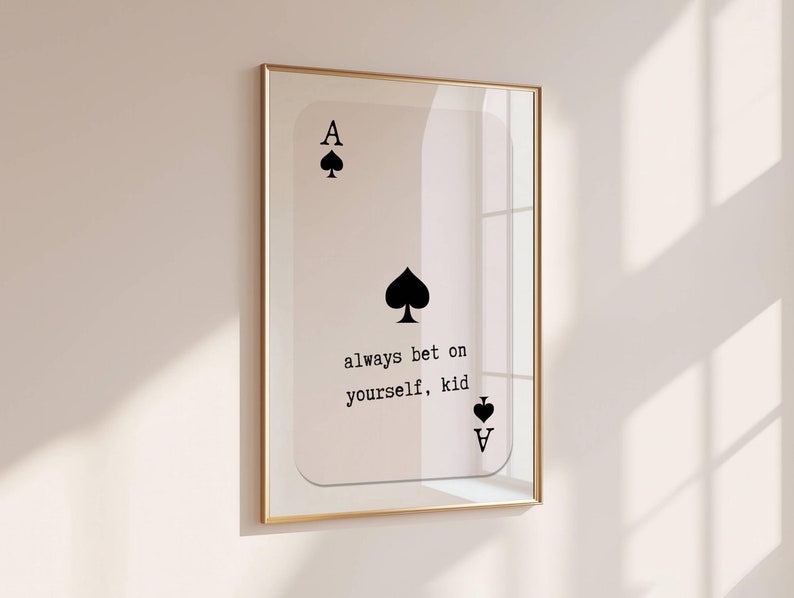 Puede incluir: Una impresi&oacute;n enmarcada de una carta de juego de as de picas con el texto "always bet on yourself, kid".