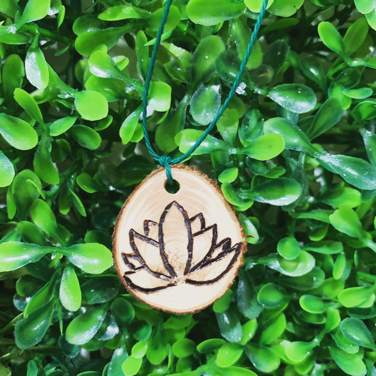 Colgantes de madera Etsy