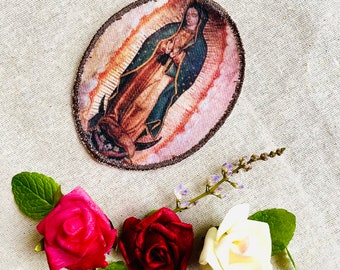 Repassez et ou cousez sur Patch; Catholique; Notre-Dame de Guadalupe; 100 % sergé de coton ; veste, sacs, étui à crayons