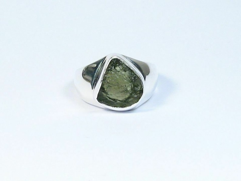 Natural Certified 925 Sterling Silver 9.25 Carat Green Moldavite Trillion Cut Gemstone Silver Unisex Ring