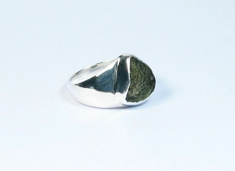 Natural Certified 925 Sterling Silver 9.25 Carat Green Moldavite Trillion Cut Gemstone Silver Unisex Ring