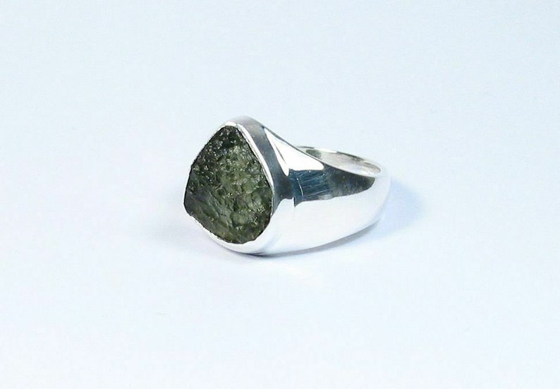 Natural Certified 925 Sterling Silver 9.25 Carat Green Moldavite Trillion Cut Gemstone Silver Unisex Ring