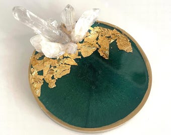 Geode Ring Holder, Handmade Resin Jewelry Organizer with Quartz Crystal Ring Stand, Emerald Green Vanity Decor, Unique Engagement Party Gift