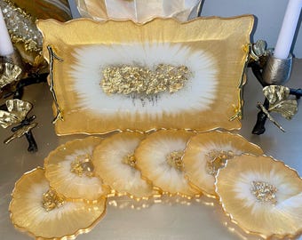 Bandeja de resina de geoda con asas doradas, bandeja de lujo para servir, idea de regalo para anfitriona, regalo de cumpleaños, decoración del hogar, juego de posavasos de ágata hecho a mano.