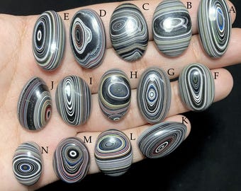 フォーダイト宝石 27x21x5mm、天然ペイントフォーダイト（別名