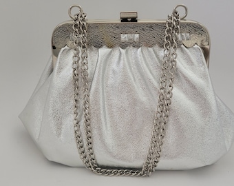 Bolso de noche vintage con brillo plateado y vieiras