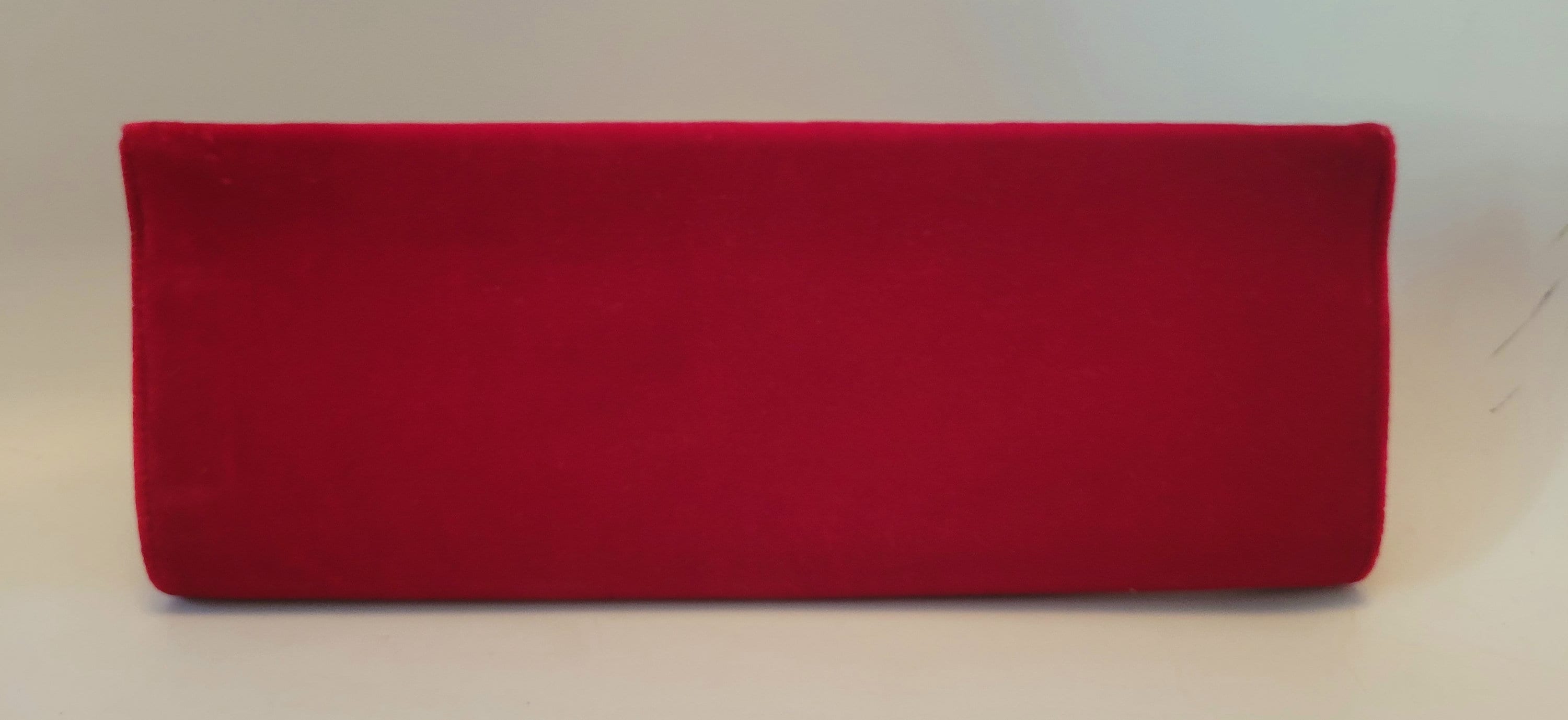 Cartera de terciopelo rojo rubí