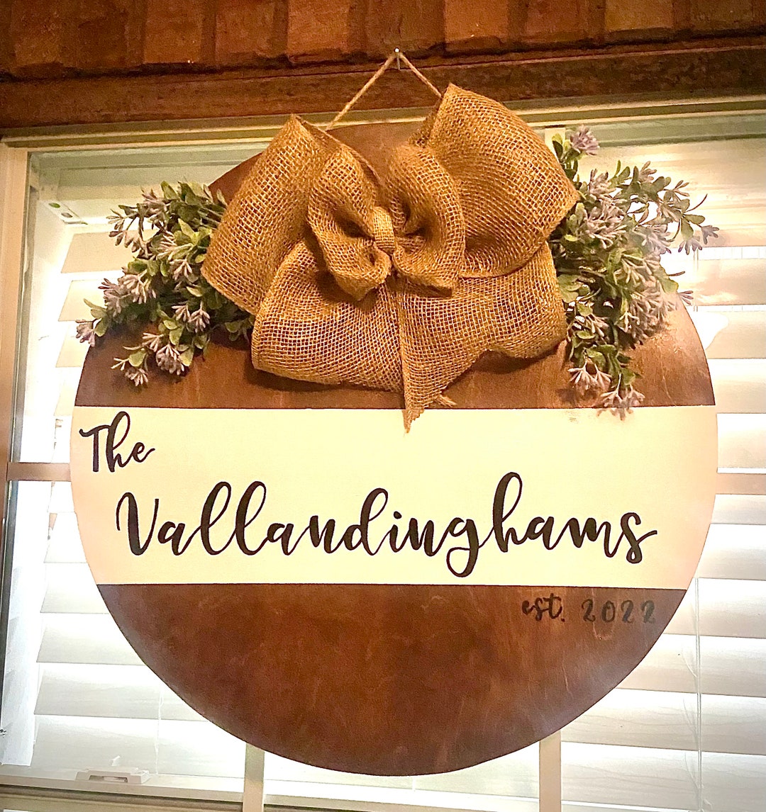 Farmhouse Round Door Hanger, Personalized Door Hanger, Wedding Door ...